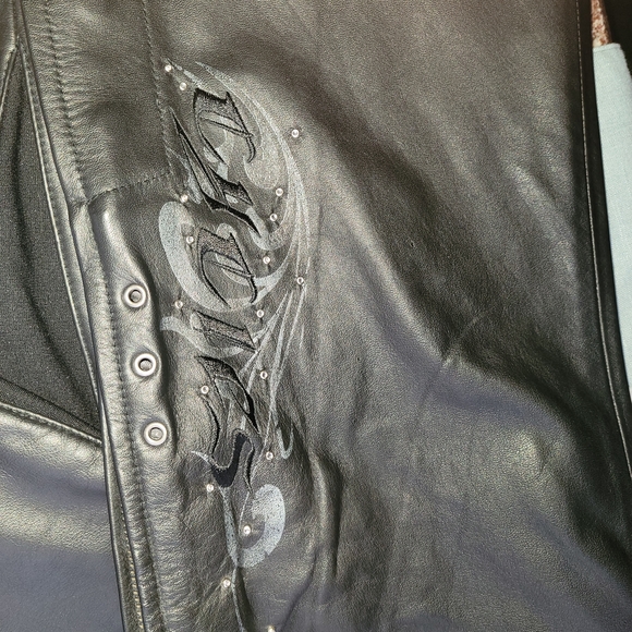 🔥NWT RARE "WICKED" Harley-Davidson Black Leather Flare Chaps with Skull Bling - Picture 7 of 15